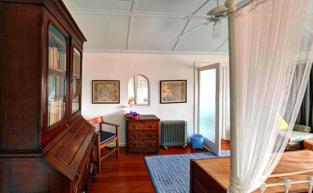 Blue On Blue Bed And Breakfast St James Ngoại thất bức ảnh