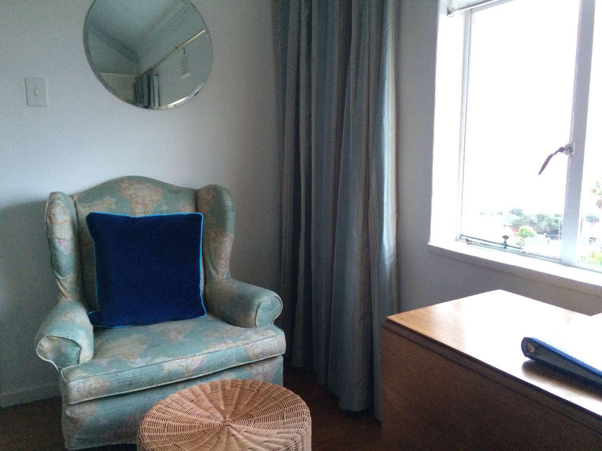 Blue On Blue Bed And Breakfast St James Ngoại thất bức ảnh