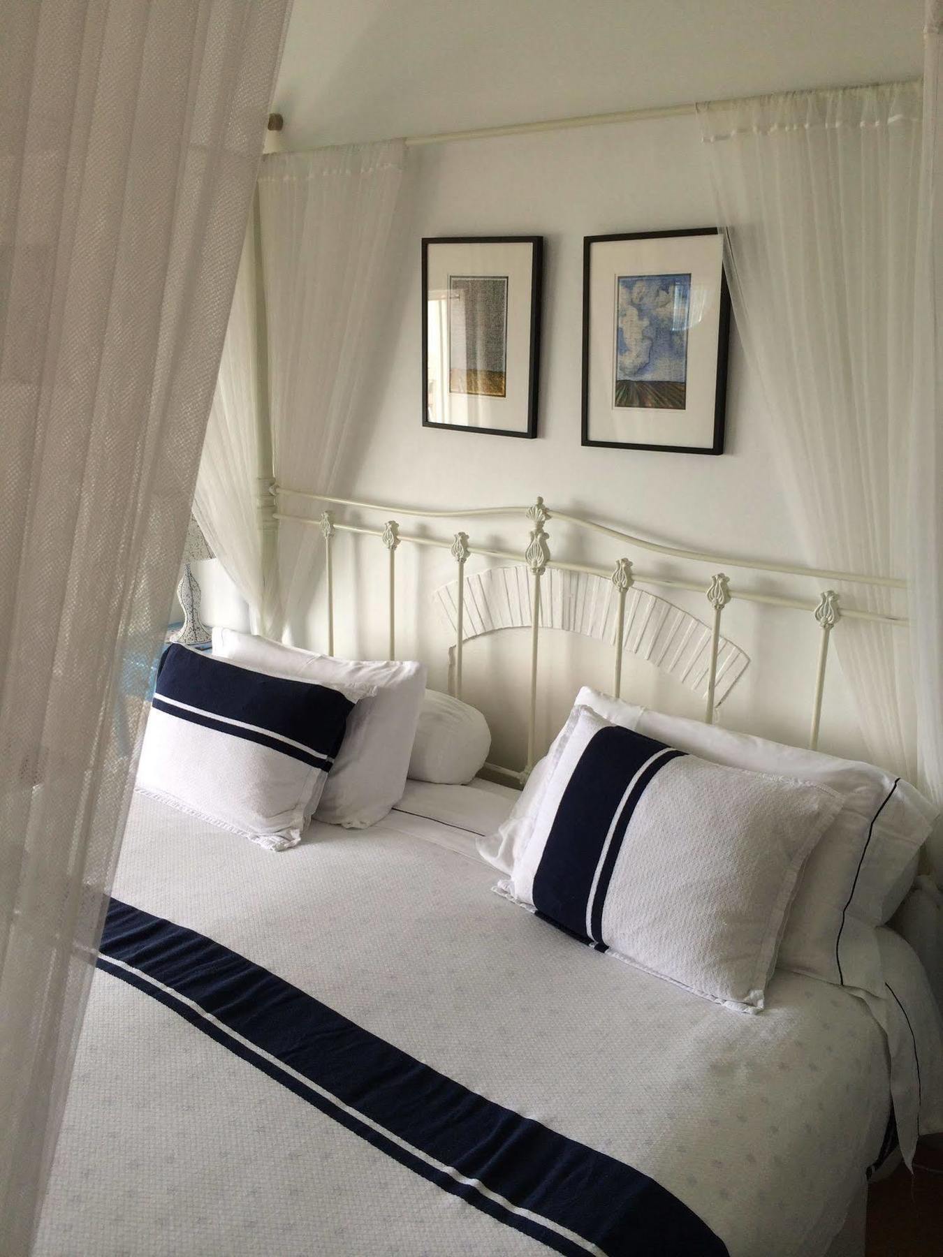 Blue On Blue Bed And Breakfast St James Ngoại thất bức ảnh